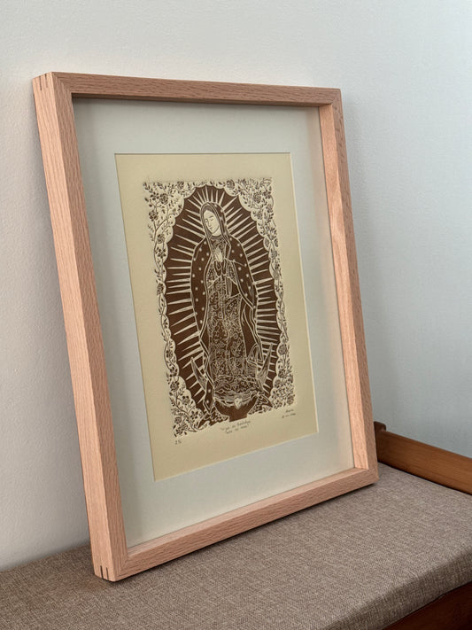 Virgen de Guadalupe entre las rosas