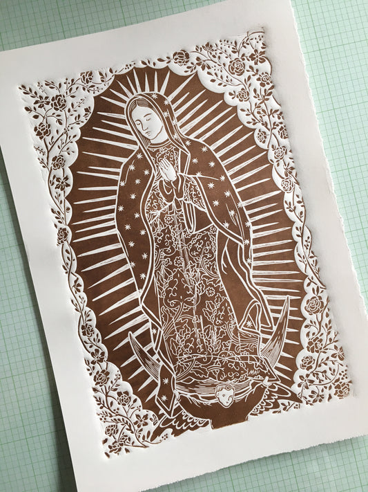 Virgen de Guadalupe entre las rosas